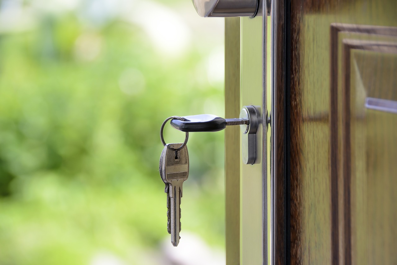 how long does it take to sell a house house-keys-key-the-door-castle