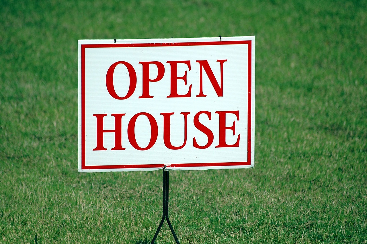 Short Sale vs Foreclosure - Open House Sign